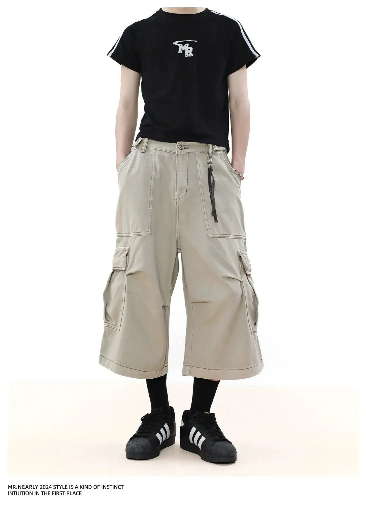 Clean Fit Pleats Cargo Shorts