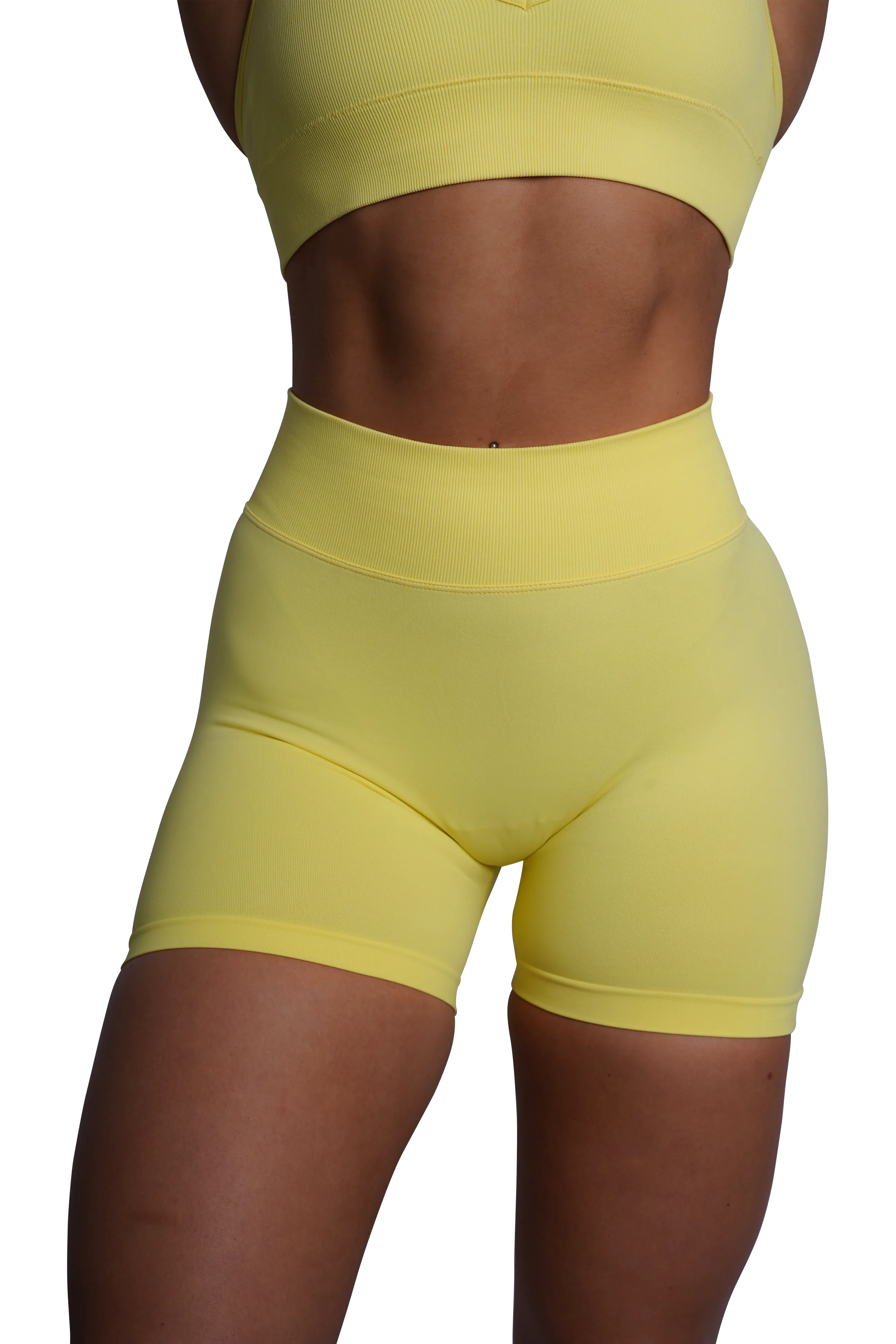 CORE SCRUNCH SHORTS - YELLOW