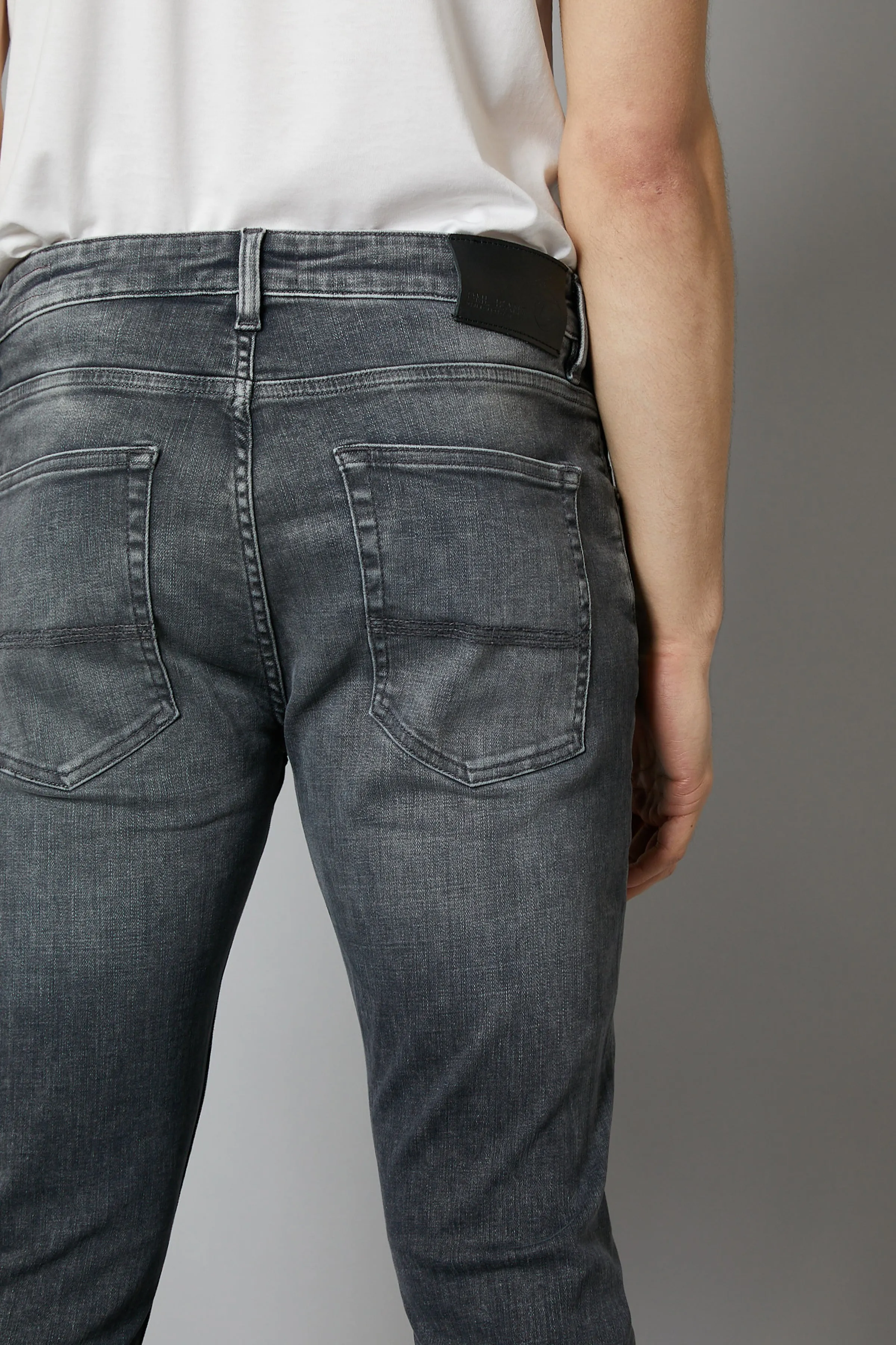 Dakota Slim Fit Jeans In Grey