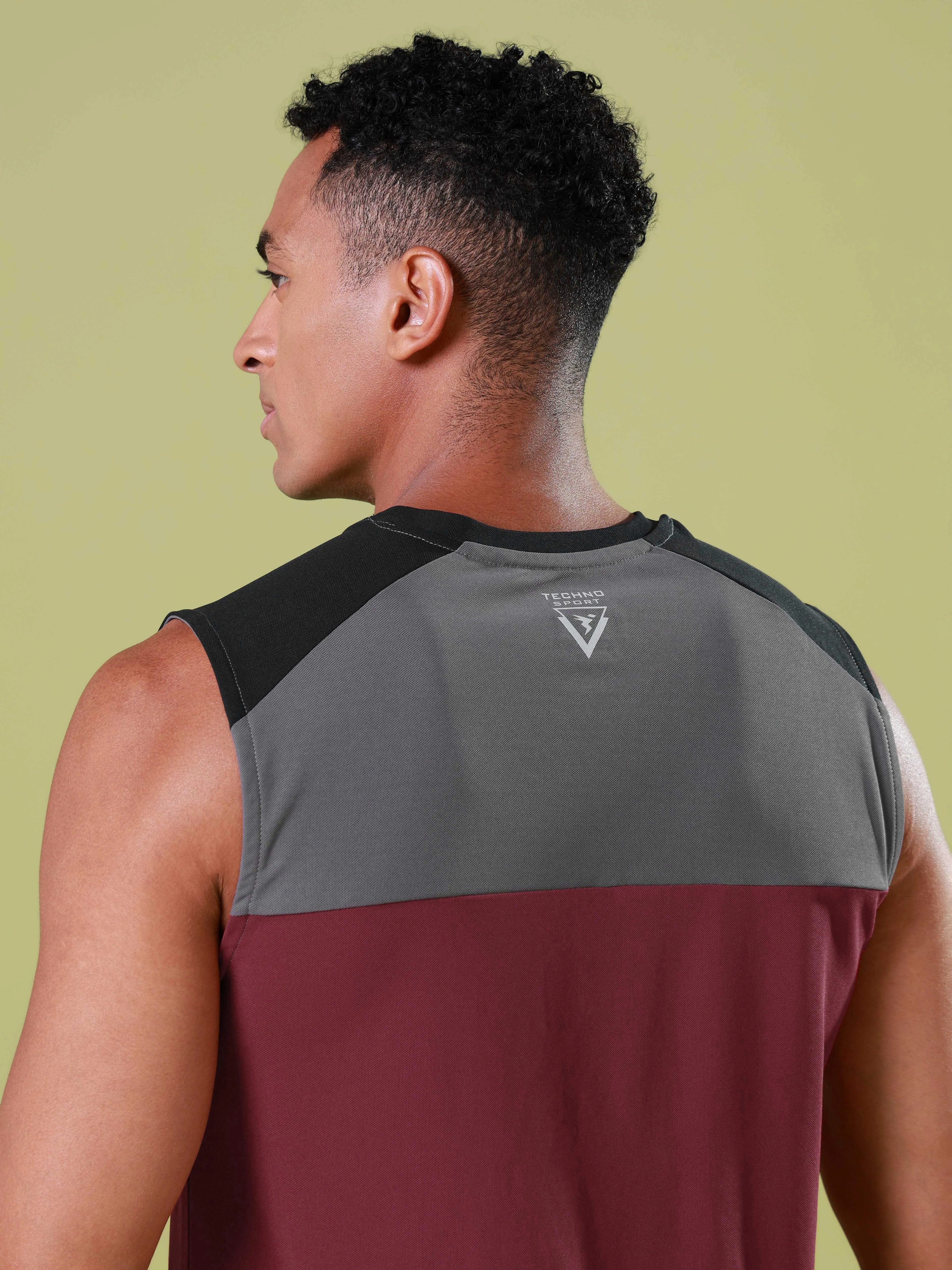 Men Colorblock Slim Fit Round Neck Sports Innerwear Vest with MATPIQ